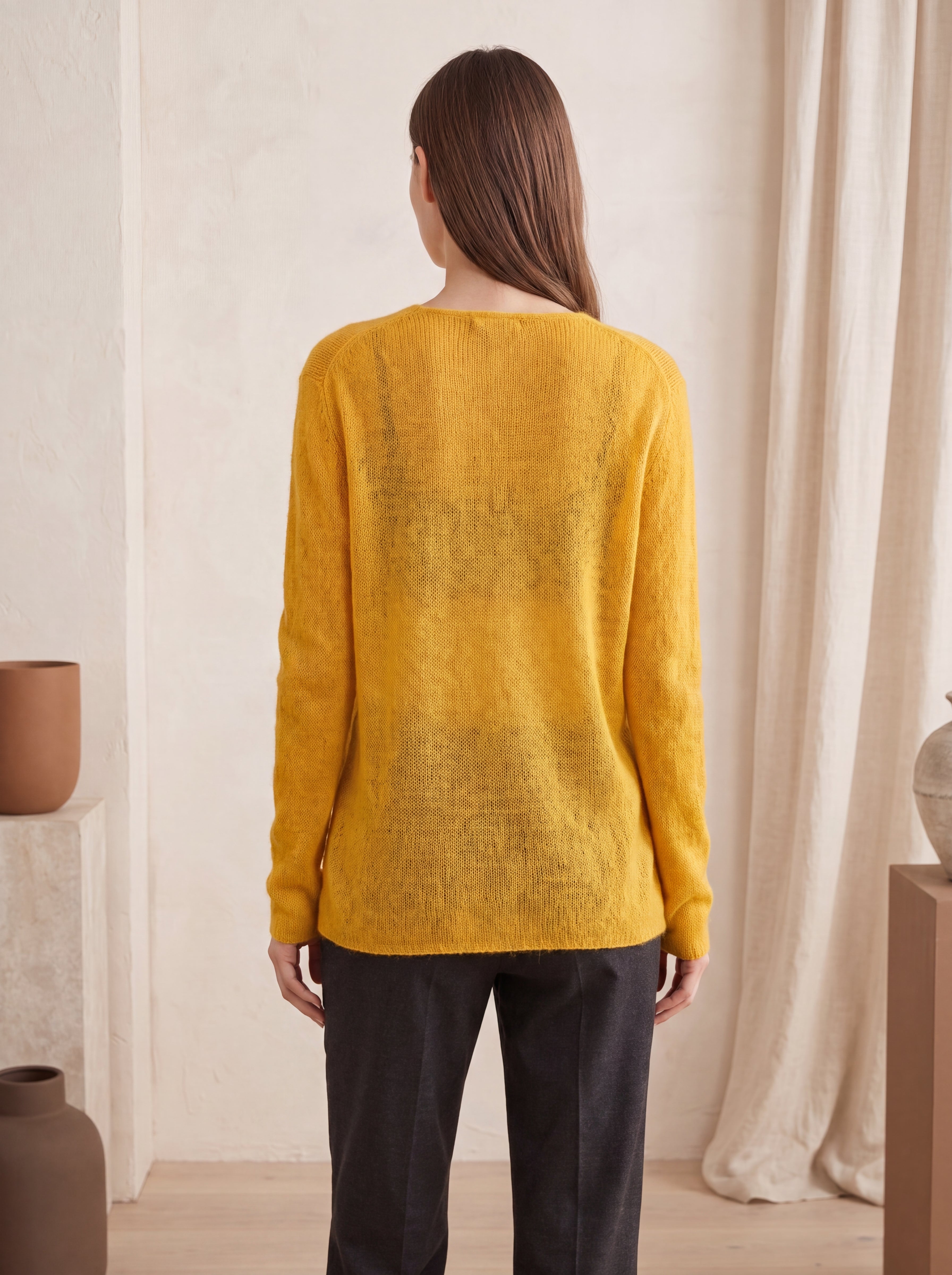 Women's Lightweight V-Neck Sweater in Pure Cashmere