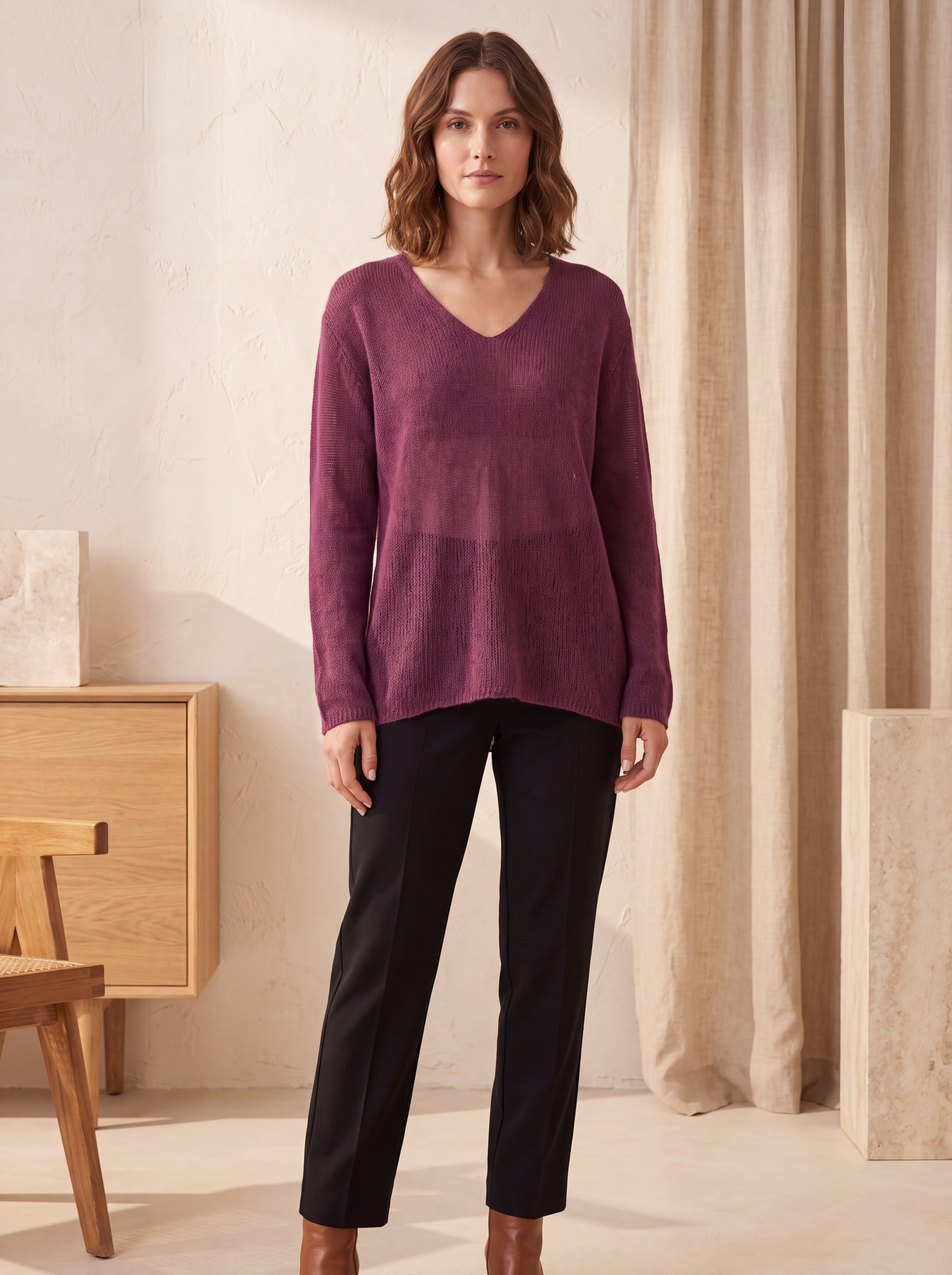 Women's Lightweight V-Neck Sweater in Pure Cashmere