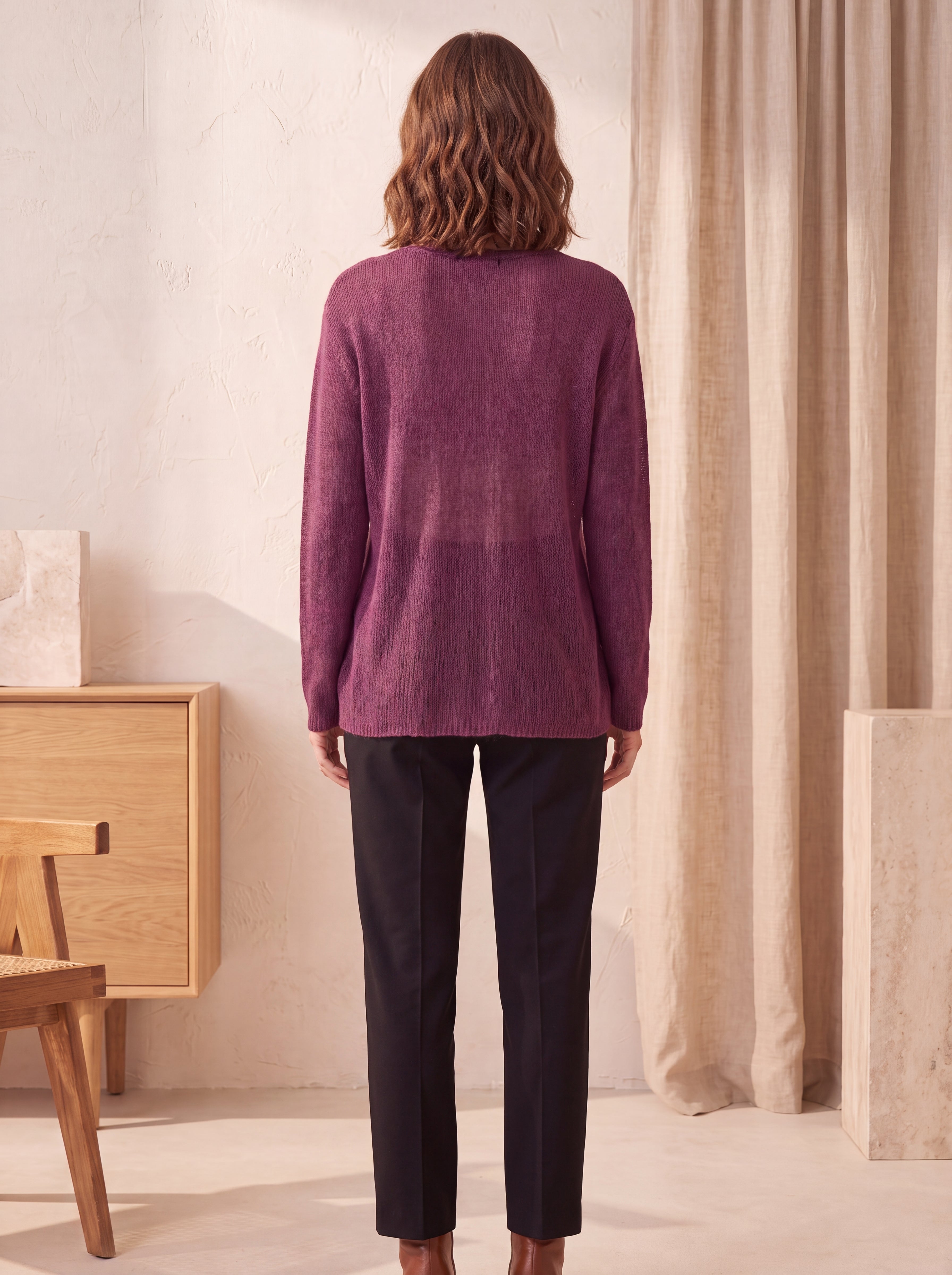 Women's Lightweight V-Neck Sweater in Pure Cashmere