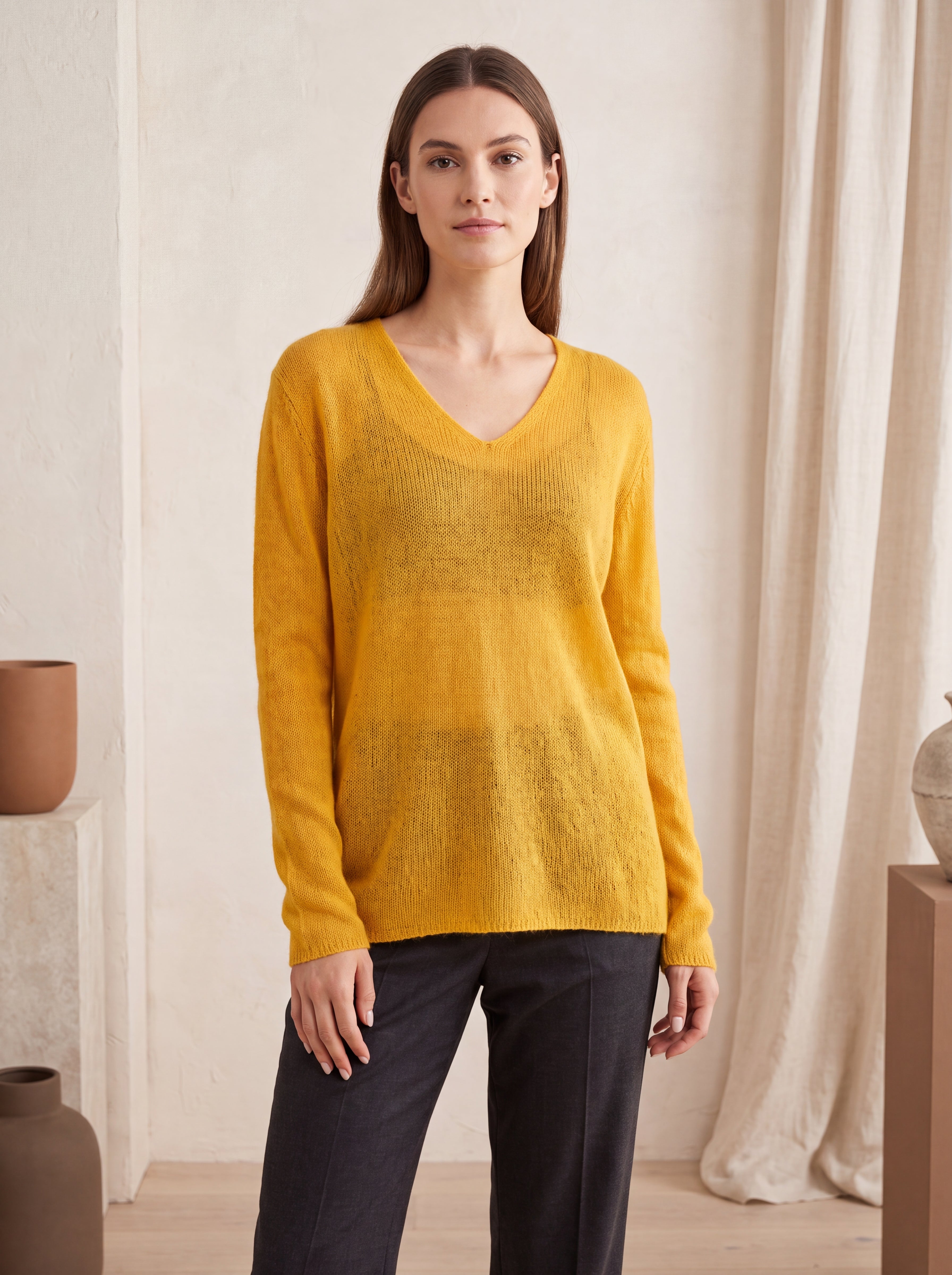 Women's Lightweight V-Neck Sweater in Pure Cashmere
