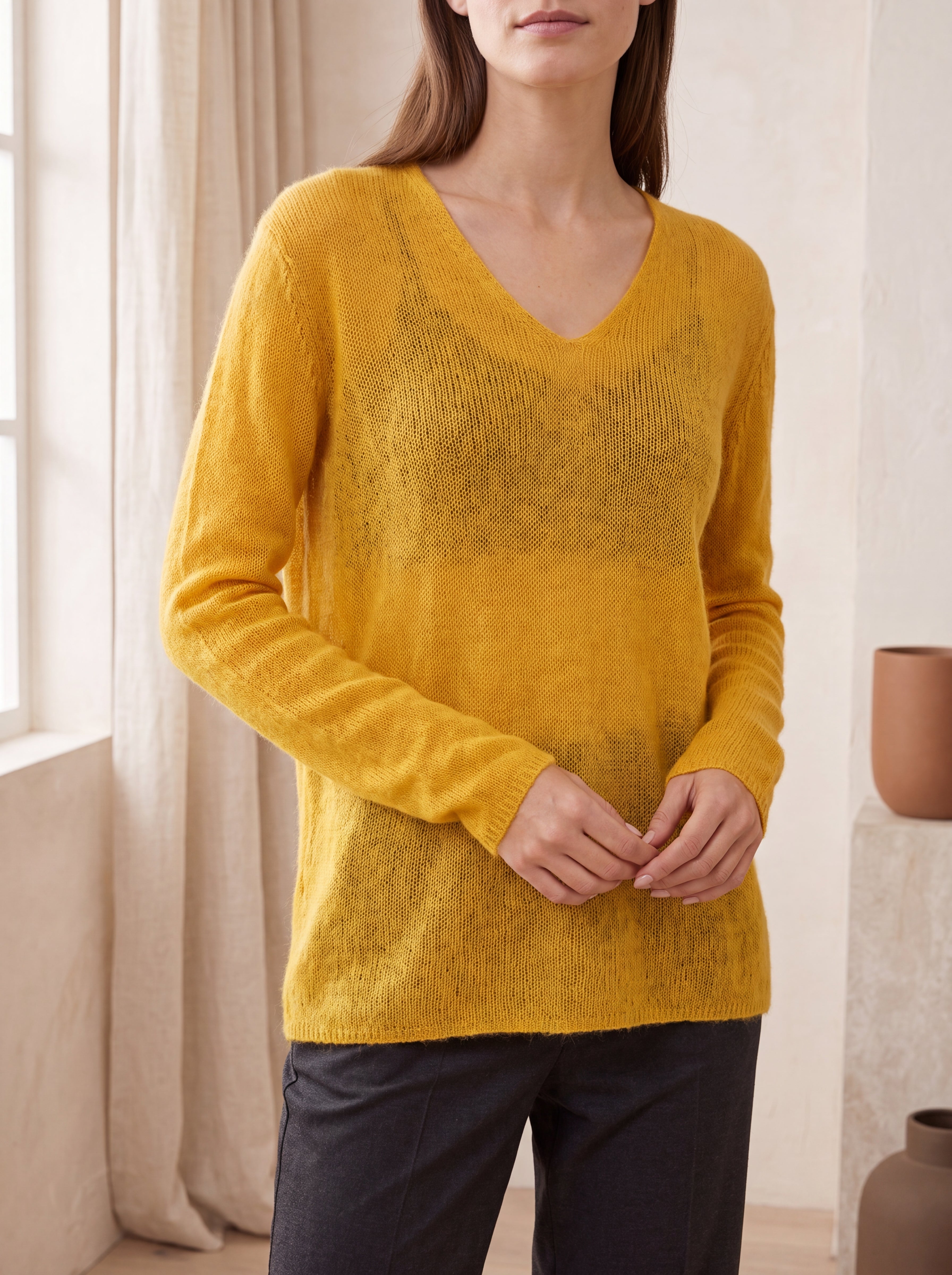 Women's Lightweight V-Neck Sweater in Pure Cashmere